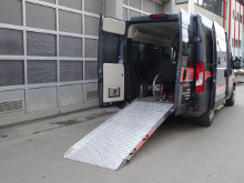 Rollstuhl Auffahrrampe